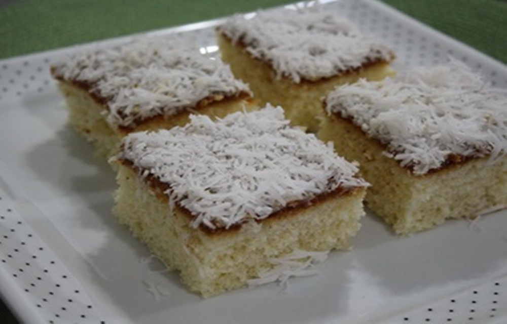 Ir para  <ul>
	<li>3 ovos;</li>
	<li>2 x&iacute;caras de a&ccedil;&uacute;car;</li>
	<li>3 colheres (sopa) margarina;</li>
	<li>1/2 x&iacute;cara de leite;</li>
	<li>2...